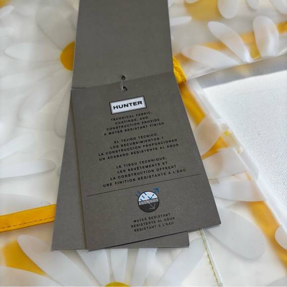 Hunter Daisy Print Transparent Raincoat with Yellow Highlights - Picture 6 of 10